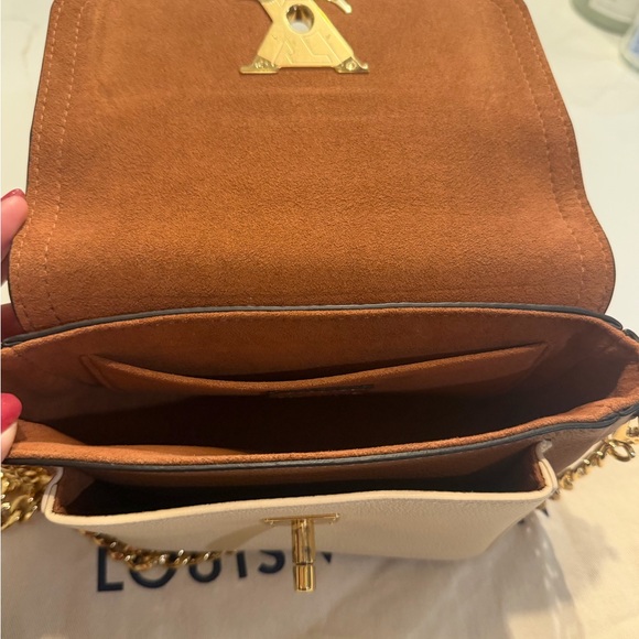 Louis Vuitton Tan and Cream Crossbody Bag with Gold Chain Lock Me Tender - Picture 4 of 6